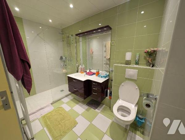 En exclusivité chez votre Notaire ! Proche de toutes commodités dans une rue calme, MAISON 4 ch...