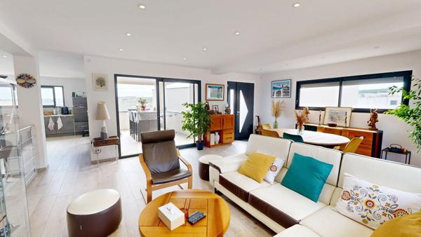 Hauts de Narbonne, Villa contemporaine, 3 chambres, garage, piscine.