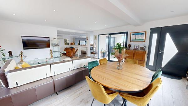 Hauts de Narbonne, Villa contemporaine, 3 chambres, garage, piscine.