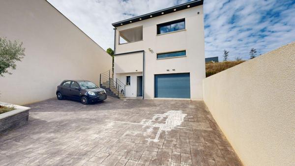 Hauts de Narbonne, Villa contemporaine, 3 chambres, garage, piscine.
