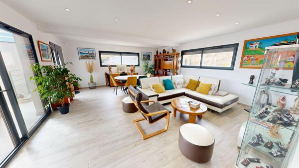 Hauts de Narbonne, Villa contemporaine, 3 chambres, garage, piscine.