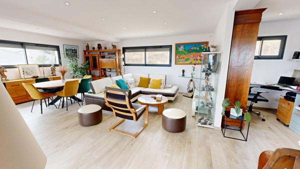 Hauts de Narbonne, Villa contemporaine, 3 chambres, garage, piscine.