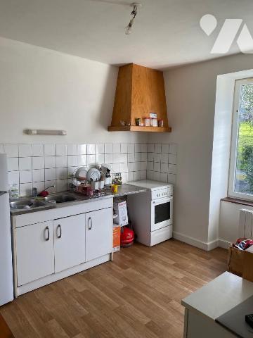 ENSEMBLE IMMOBILIER EN PIERRES de 2 LOGEMENTS AVEC TERRAIN