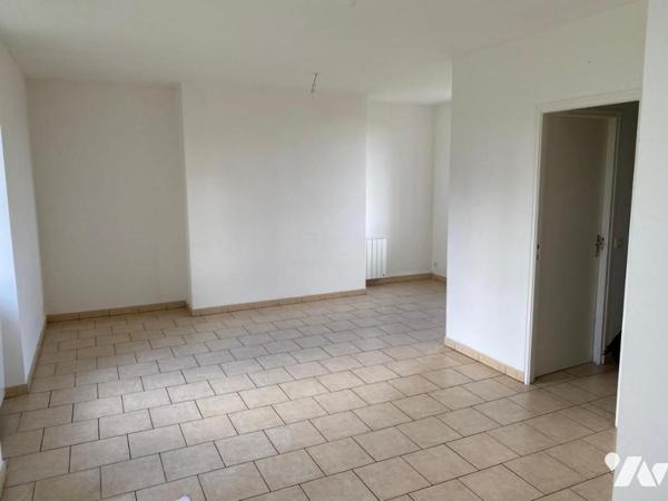 ENSEMBLE IMMOBILIER EN PIERRES de 2 LOGEMENTS AVEC TERRAIN