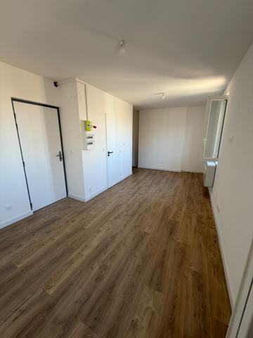 Studio meublé neuf – Dernier étage – Climatisation – Belle vue