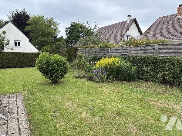 A VENDRE LE VILLAGE MAISON 3 CH. BUREAU GARAGE