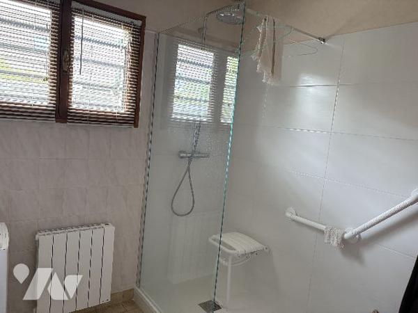 A VENDRE LE VILLAGE MAISON 3 CH. BUREAU GARAGE