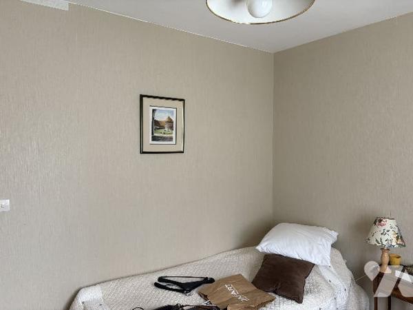 A VENDRE LE VILLAGE MAISON 3 CH. BUREAU GARAGE