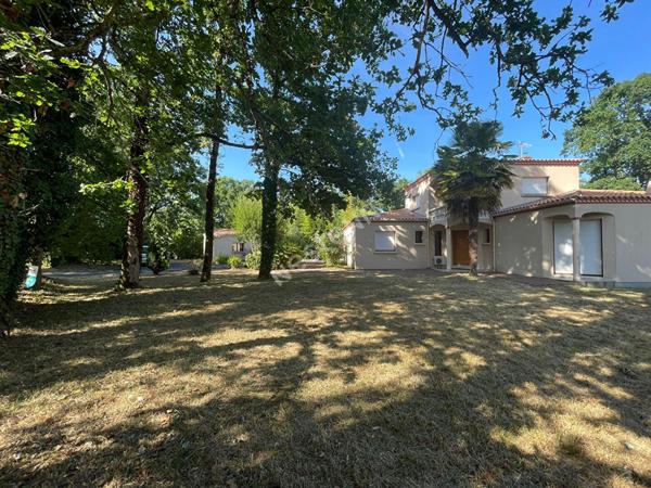 Maison 3 chambres et bureau 163m² - La Chevrolière Landes des Tréjets