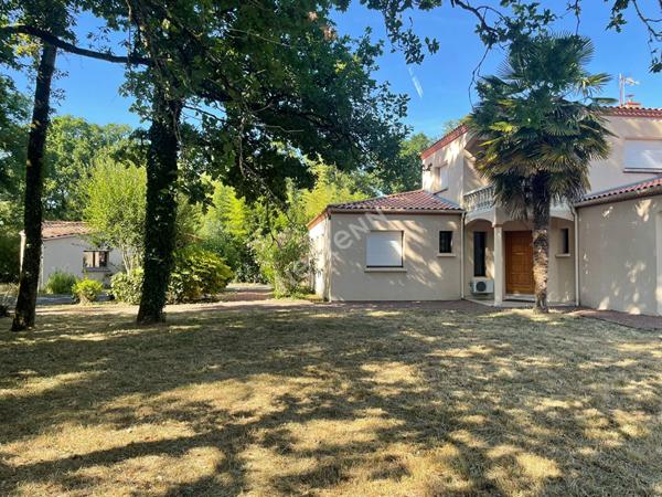 Maison 3 chambres et bureau 163m² - La Chevrolière Landes des Tréjets