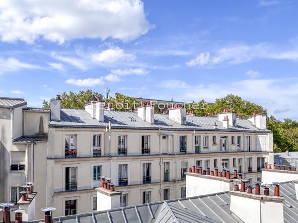 Paris 19ème, limite 10ème studio au dernier étage avec vue dégagée