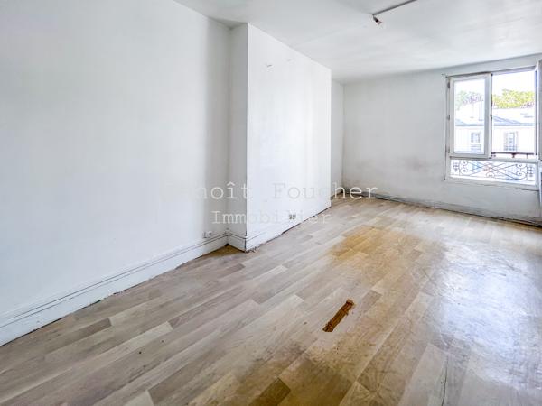 Paris 19ème, limite 10ème studio au dernier étage avec vue dégagée