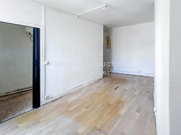 Paris 19ème, limite 10ème studio au dernier étage avec vue dégagée