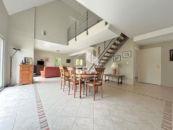 Maison Neuville Sur Sarthe 5 chambres, double garage, très économe en énergie