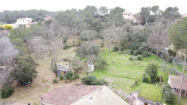 Terrain constructible de 8556m2 + maison