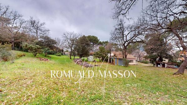 Terrain constructible de 8556m2 + maison