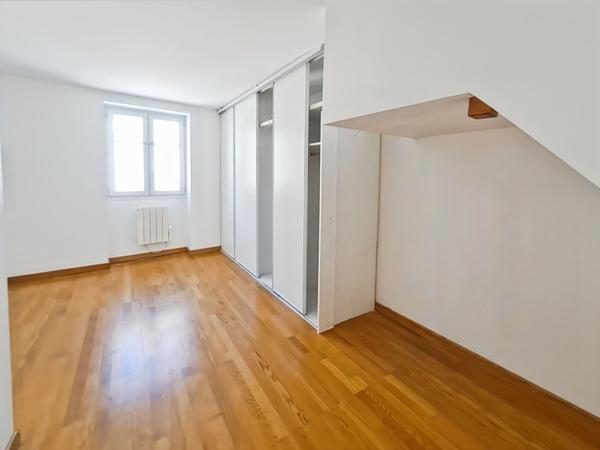 Maison de Ville 3 pièces, 2 chambres, cour privative, hyper centre d'ETRECHY