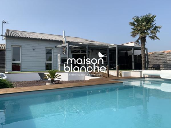 Propriété d'Architecte avec jardin et piscine, 5 chambres, double garage et dépendances