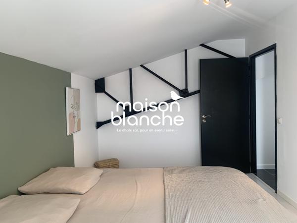 Propriété d'Architecte avec jardin et piscine, 5 chambres, double garage et dépendances