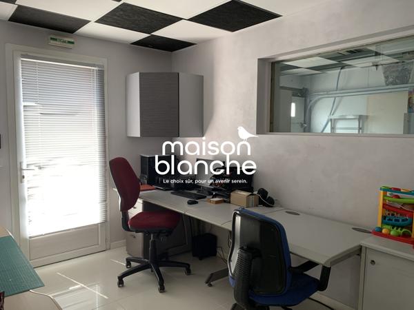 Propriété d'Architecte avec jardin et piscine, 5 chambres, double garage et dépendances