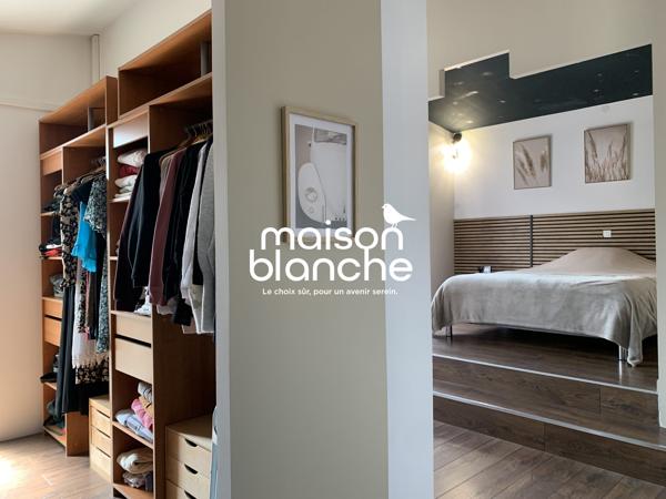 Propriété d'Architecte avec jardin et piscine, 5 chambres, double garage et dépendances