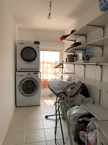 Propriété d'Architecte avec jardin et piscine, 5 chambres, double garage et dépendances