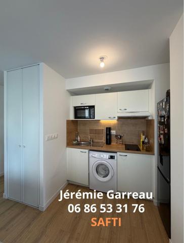 Vous recherchez un T2 récent avec une belle terrasse ?...