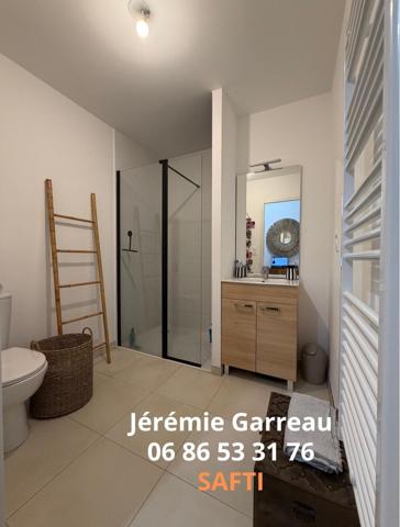Vous recherchez un T2 récent avec une belle terrasse ?...