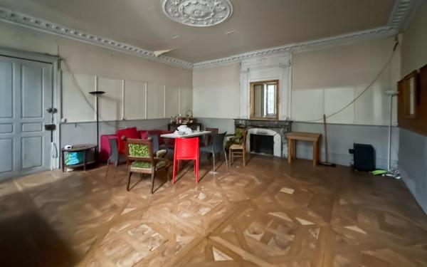 Immeuble à vendre    16 pièces • 590 m2 Saint-Donat-sur-l'Herbasse