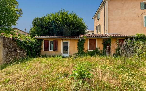 Immeuble à vendre    16 pièces • 590 m2 Saint-Donat-sur-l'Herbasse