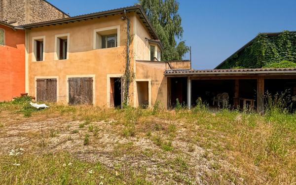 Immeuble à vendre    16 pièces • 590 m2 Saint-Donat-sur-l'Herbasse