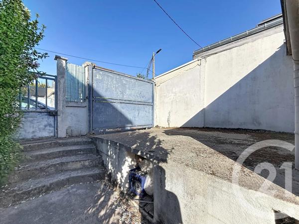 Maison à vendre  3 pièces - 58,02 m 2   VILLEJUIF  - 94