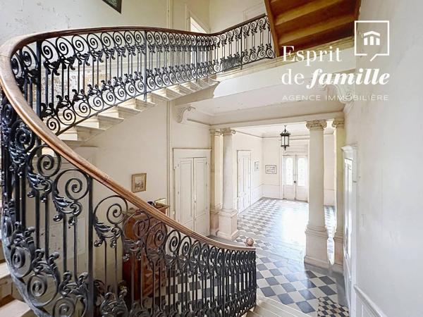 QUAI JEAN-JACQUES ROUSSEAU – Appartement de réception de 122 m² dans une maison bourgeoise