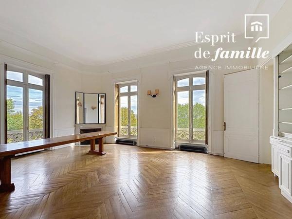 QUAI JEAN-JACQUES ROUSSEAU – Appartement de réception de 122 m² dans une maison bourgeoise