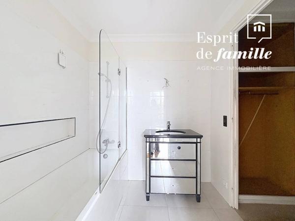 QUAI JEAN-JACQUES ROUSSEAU – Appartement de réception de 122 m² dans une maison bourgeoise