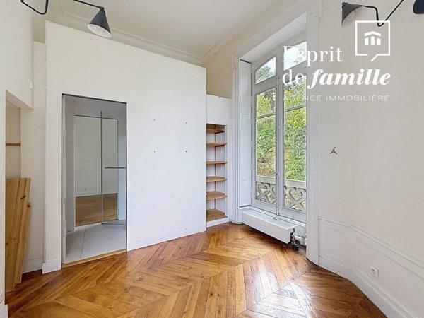 QUAI JEAN-JACQUES ROUSSEAU – Appartement de réception de 122 m² dans une maison bourgeoise