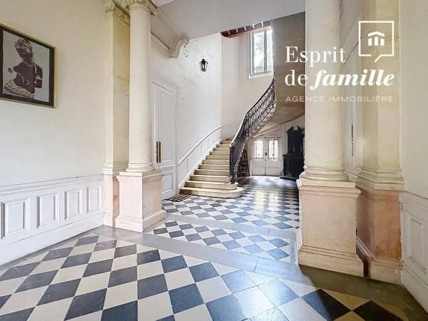 QUAI JEAN-JACQUES ROUSSEAU – Appartement de réception de 122 m² dans une maison bourgeoise