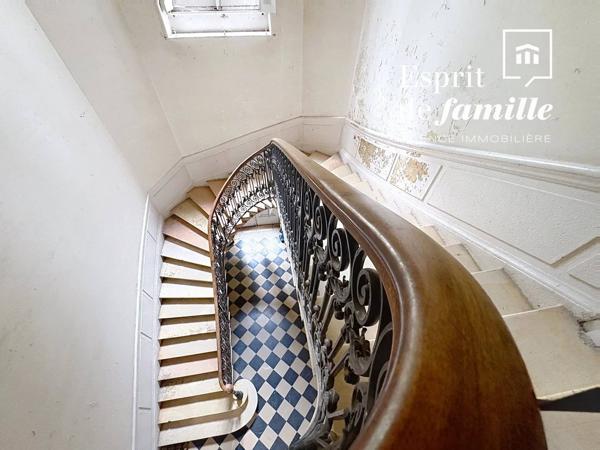 QUAI JEAN-JACQUES ROUSSEAU – Appartement de réception de 122 m² dans une maison bourgeoise