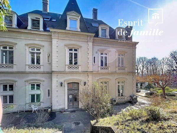 QUAI JEAN-JACQUES ROUSSEAU – Appartement de réception de 122 m² dans une maison bourgeoise