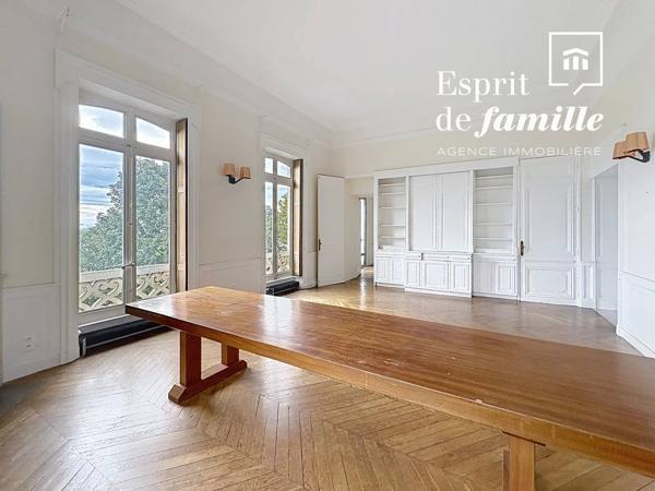 QUAI JEAN-JACQUES ROUSSEAU – Appartement de réception de 122 m² dans une maison bourgeoise
