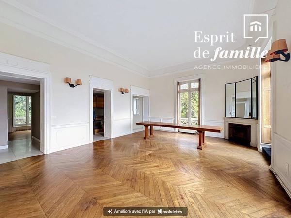 QUAI JEAN-JACQUES ROUSSEAU – Appartement de réception de 122 m² dans une maison bourgeoise