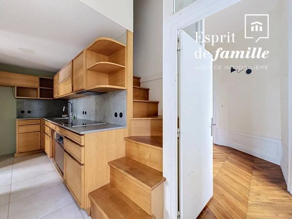 QUAI JEAN-JACQUES ROUSSEAU – Appartement de réception de 122 m² dans une maison bourgeoise