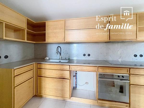 QUAI JEAN-JACQUES ROUSSEAU – Appartement de réception de 122 m² dans une maison bourgeoise