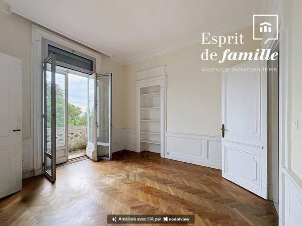 QUAI JEAN-JACQUES ROUSSEAU – Appartement de réception de 122 m² dans une maison bourgeoise