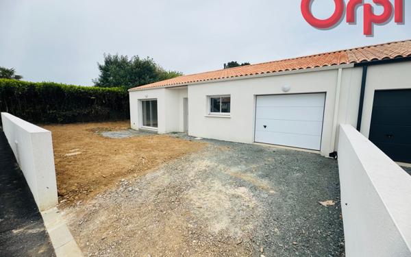 Maison à vendre    3 pièces •  Angles