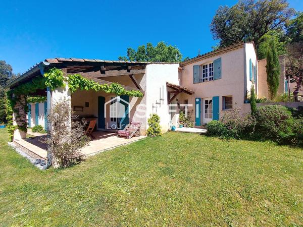 Propriété aux finitions exceptionnelles: Bastide de 225 m2, 15 min de Saint-Tropez, plage à 10 min, village de Grimaud à pieds.