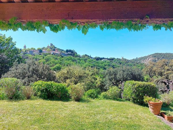 Propriété aux finitions exceptionnelles: Bastide de 225 m2, 15 min de Saint-Tropez, plage à 10 min, village de Grimaud à pieds.