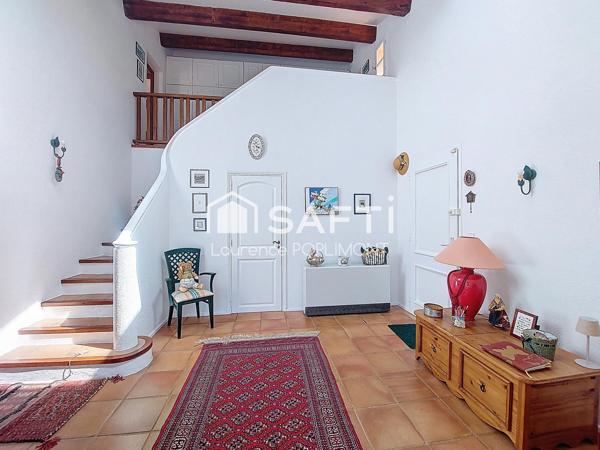 Propriété aux finitions exceptionnelles: Bastide de 225 m2, 15 min de Saint-Tropez, plage à 10 min, village de Grimaud à pieds.