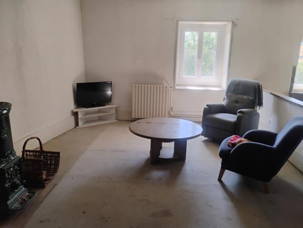 Coup de cœur : Charme, authenticité et potentiel  Maison mitoyenne 5 pièces SAINT PIERRE LE VIEUX (71)