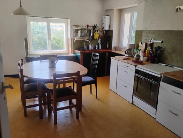 Coup de cœur : Charme, authenticité et potentiel  Maison mitoyenne 5 pièces SAINT PIERRE LE VIEUX (71)